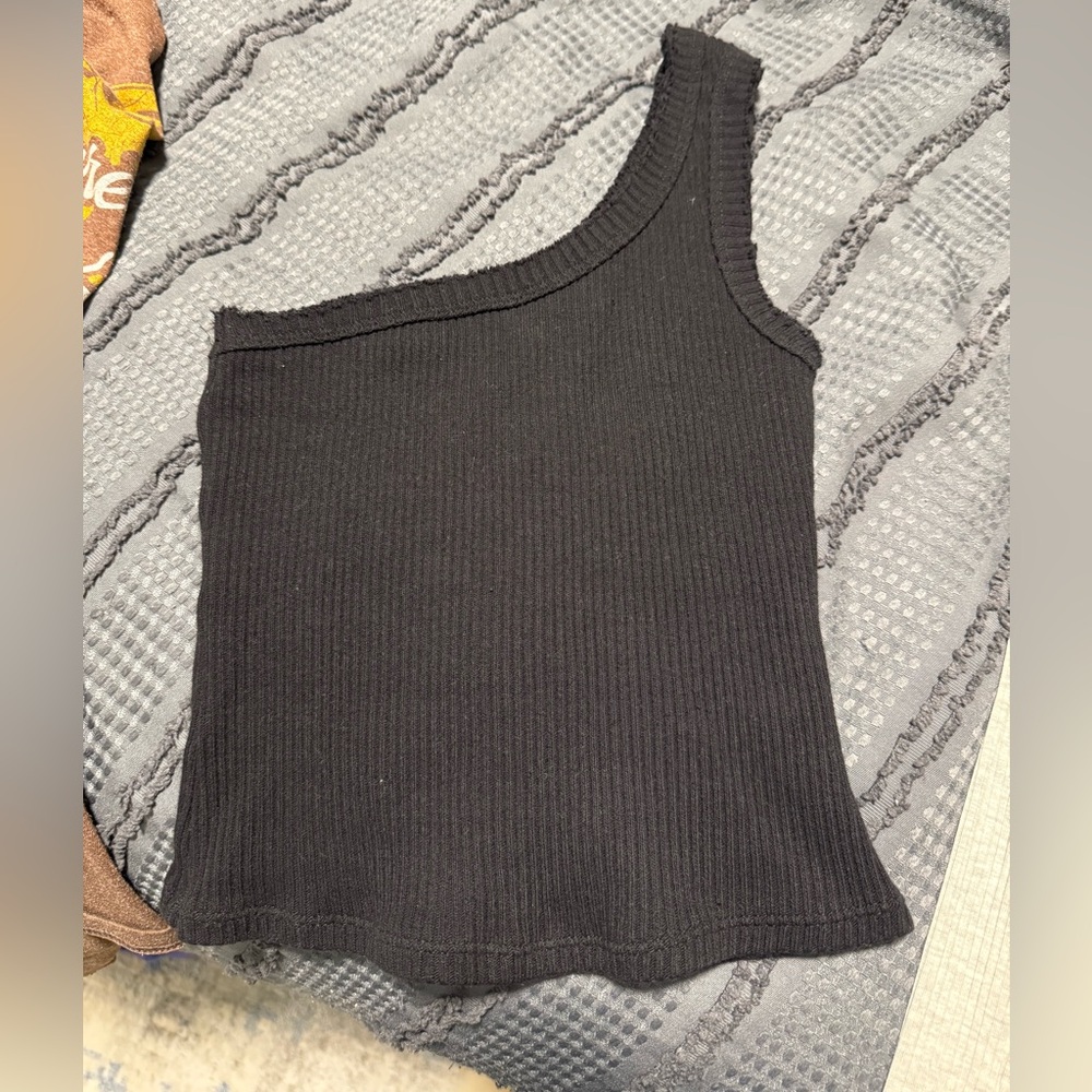 Urban Outfitters Black One-Shoulder Ribbed Tank